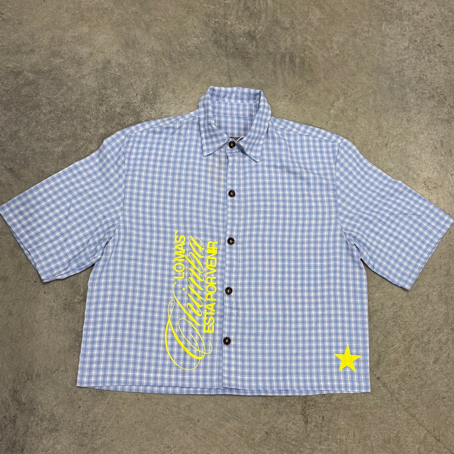 “Lo Más Chimba Está Por Venir” Blue Checkered Button-Up