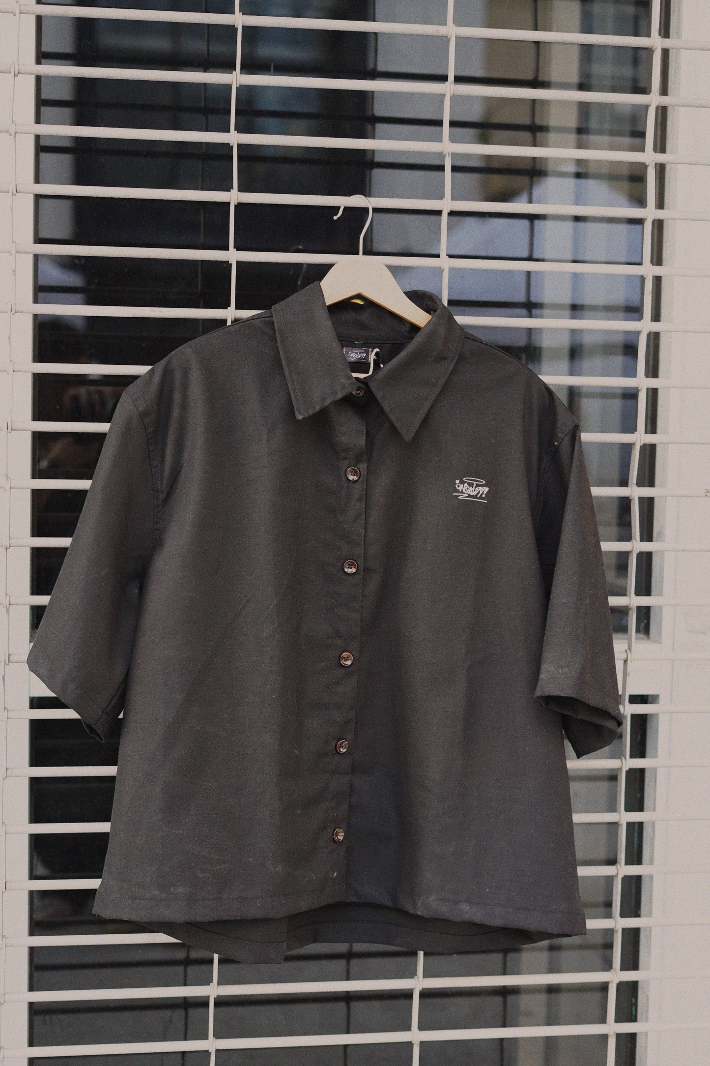 'LO MAS CHIMBA ESTA POR VENIR' Button up shirt