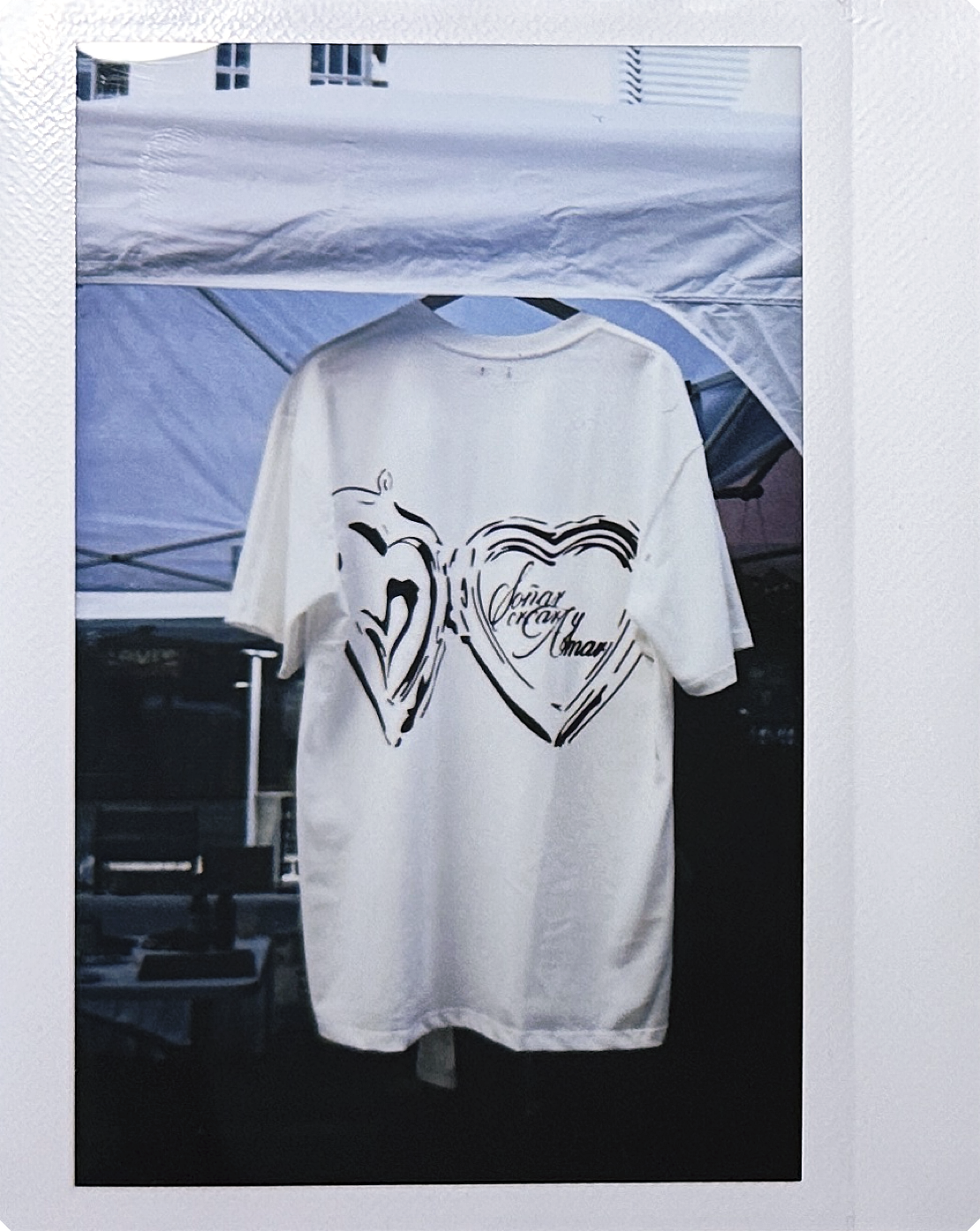 'SOÑAR, CREAR, Y AMAR' GRAPHIC T-SHIRT