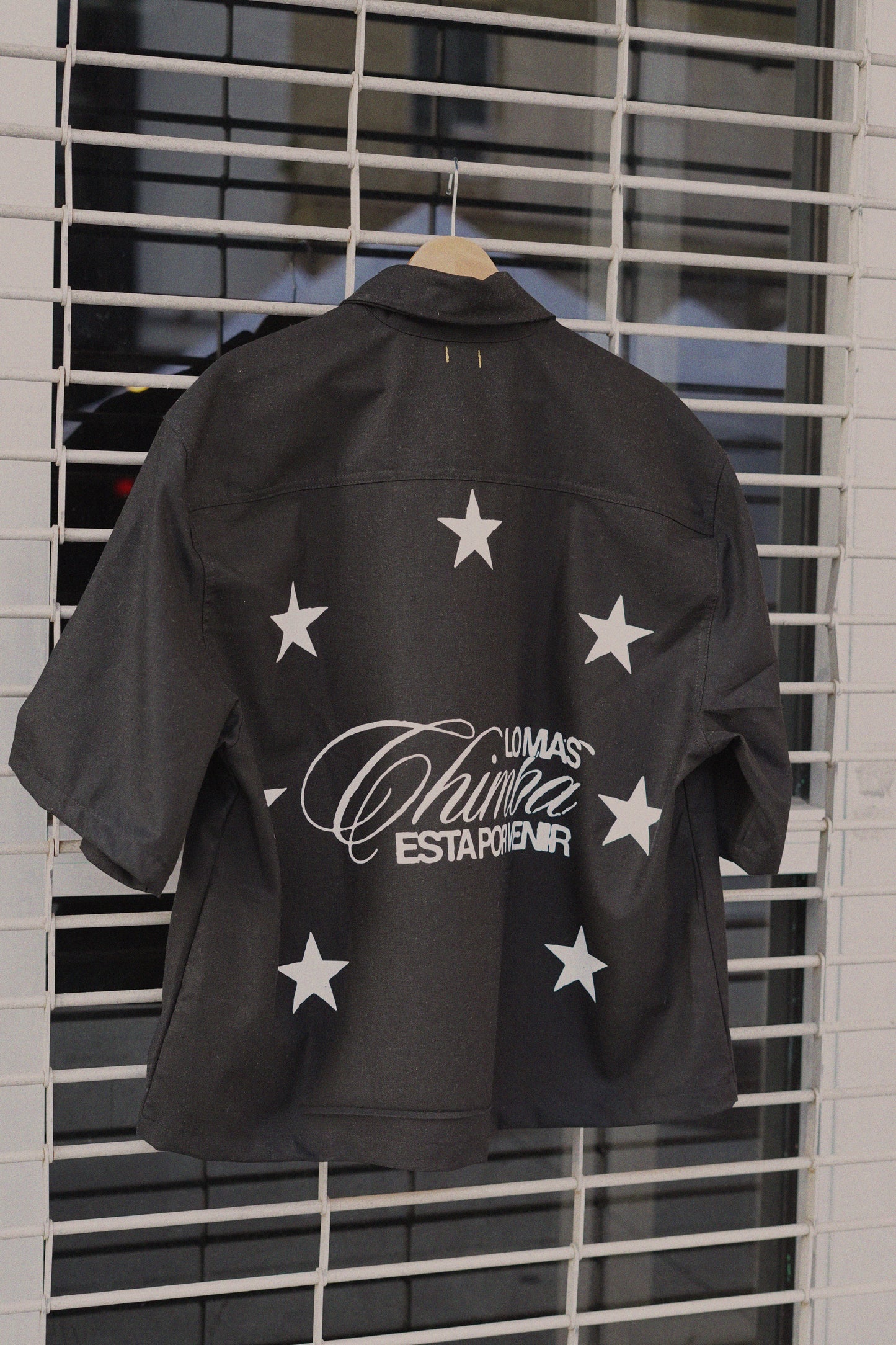 'LO MAS CHIMBA ESTA POR VENIR' Button up shirt