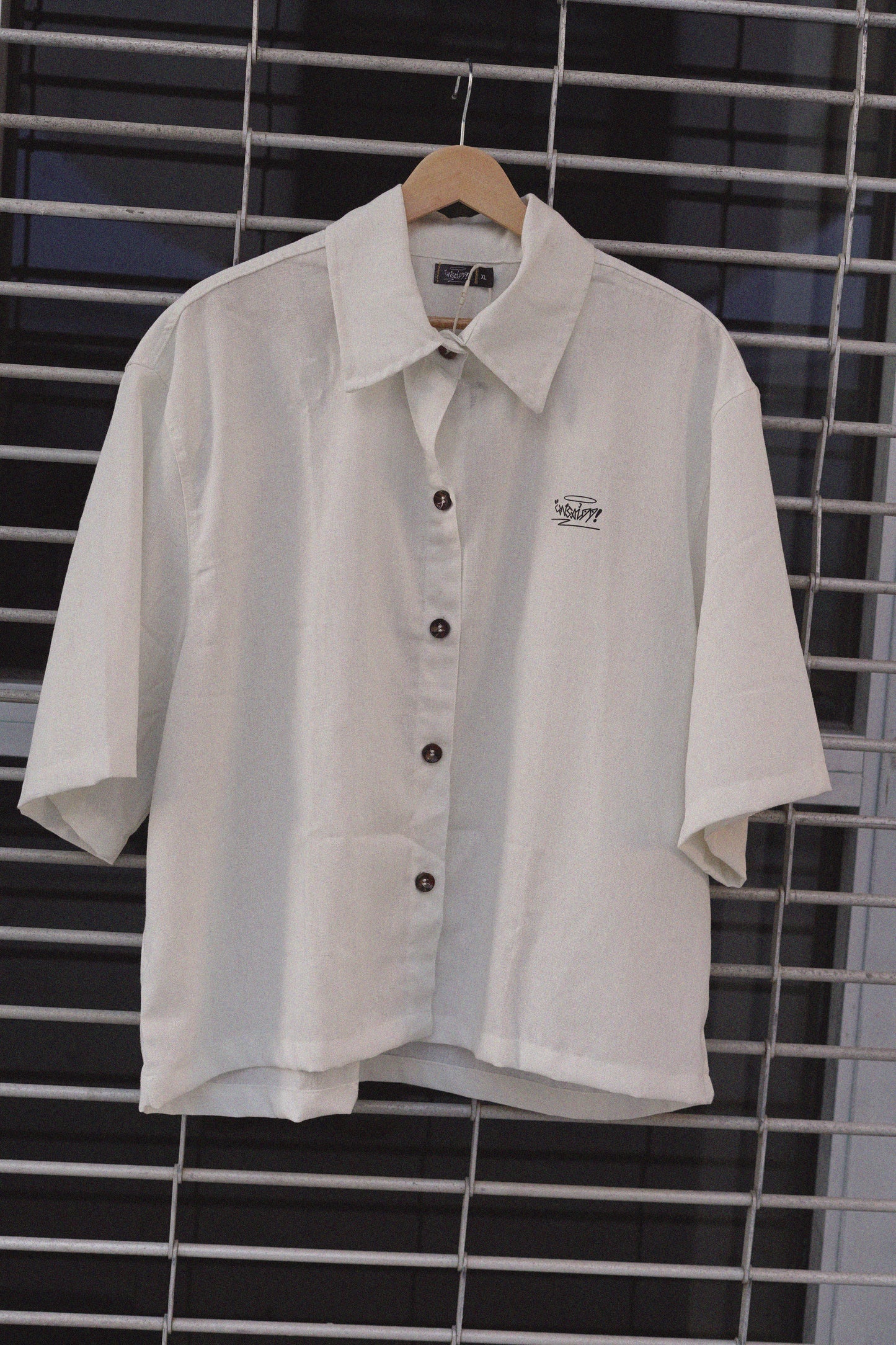 'LO MAS CHIMBA ESTA POR VENIR' Button up shirt